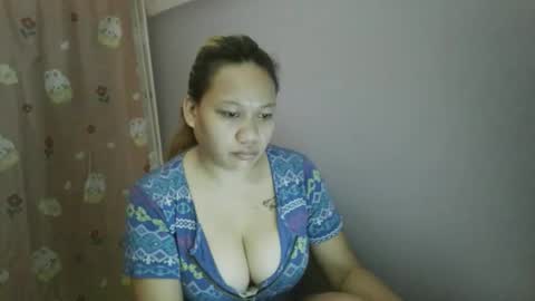 pretty_lyn08 online show from May 2026 11:34:02 PM