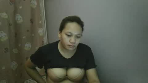 pretty_lyn08 online show from May 2026 06:02:01 PM