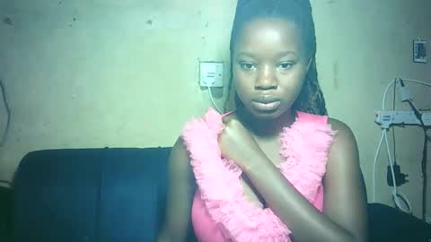 pretty_milan online show from December 2025 08:01:02 AM