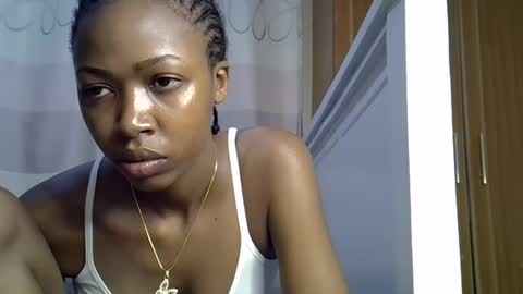 Snapshot of pretty_petite24 chatting on December 2024 01:19:02 PM pretty_petite24 online show from December 2024 01:19:02 PM