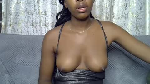 pretty_petite24 online show from June 2026 05:04:02 PM