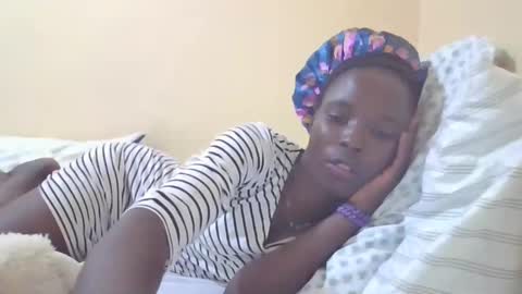 pretty_petite_ebony online show from January 2025 05:33:01 PM