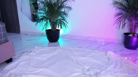 pretty_pettite online show from December 2024 10:07:02 PM