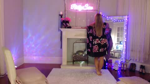 Snapshot of pretty_sara chatting on January 2025 12:43:02 AM Pretty Sara online show from January 2025 12:43:02 AM