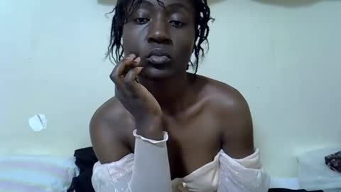 Snapshot of pretty_swirl chatting on June 2026 07:03:01 AM Twirl online show from June 2026 07:03:01 AM