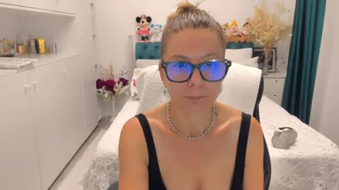 Snapshot of prettyblackeyes chatting on July 2026 10:59:02 PM wilma online show from July 2026 10:59:02 PM