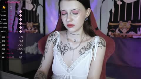 Snapshot of prettybones chatting on December 2024 09:57:01 AM Violet online show from December 2024 09:57:01 AM