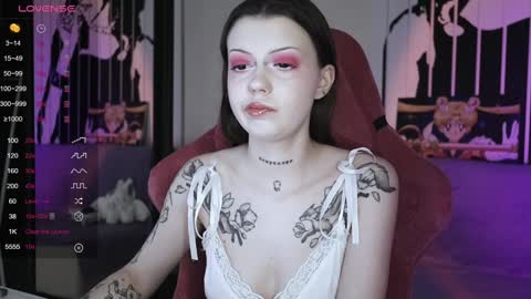 Snapshot of prettybones chatting on January 2025 10:26:02 AM Violet online show from January 2025 10:26:02 AM