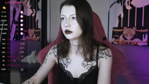 Snapshot of prettybones chatting on January 2025 06:11:02 AM Violet online show from January 2025 06:11:02 AM