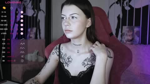 Snapshot of prettybones chatting on January 2025 08:22:01 AM Violet online show from January 2025 08:22:01 AM