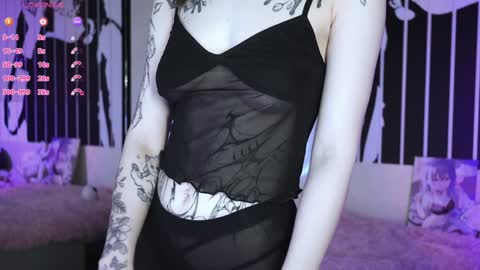 Snapshot of prettybones chatting on February 2025 01:04:02 AM Violet online show from February 2025 01:04:02 AM