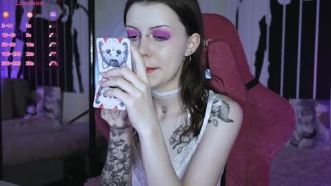 Snapshot of prettybones chatting on February 2025 11:02:01 PM Violet online show from February 2025 11:02:01 PM