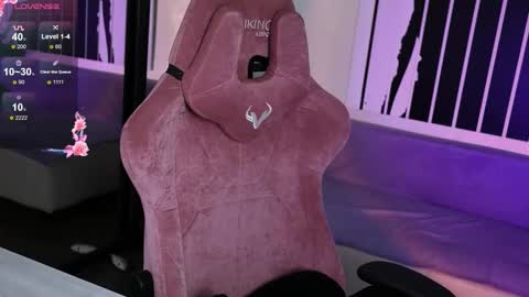 Snapshot of prettybones chatting on September 2025 11:37:02 PM Violet online show from September 2025 11:37:02 PM