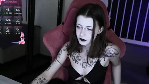 Snapshot of prettybones chatting on October 2025 08:53:02 PM Violet online show from October 2025 08:53:02 PM