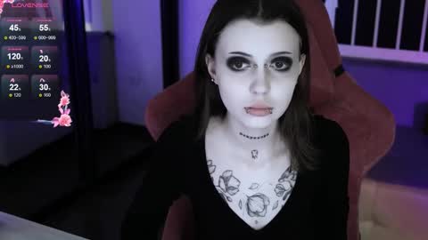 Snapshot of prettybones chatting on October 2025 11:12:02 PM Violet online show from October 2025 11:12:02 PM