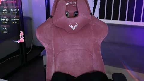 Snapshot of prettybones chatting on November 2025 01:38:02 AM Violet online show from November 2025 01:38:02 AM