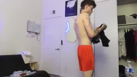 pretty boy online show from November 2025 03:53:02 AM