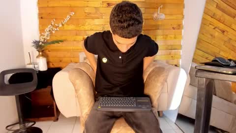 Snapshot of prettyboyy_13 chatting on November 2025 06:41:02 PM Camilo online show from November 2025 06:41:02 PM