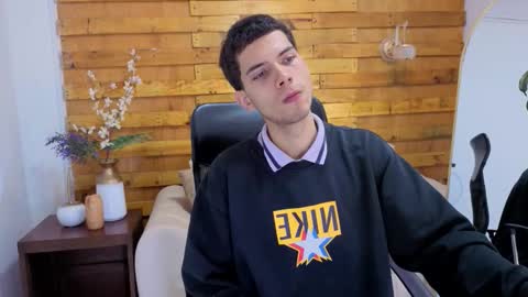 Snapshot of prettyboyy_13 chatting on December 2025 02:43:02 AM Camilo online show from December 2025 02:43:02 AM