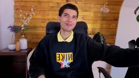 Snapshot of prettyboyy_13 chatting on December 2025 02:53:01 AM Camilo online show from December 2025 02:53:01 AM