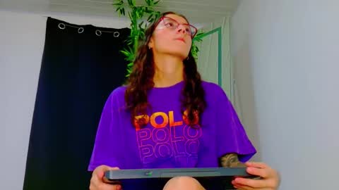 Snapshot of prettybunnies08 chatting on November 2025 04:23:02 AM Enzo Denis online show from November 2025 04:23:02 AM