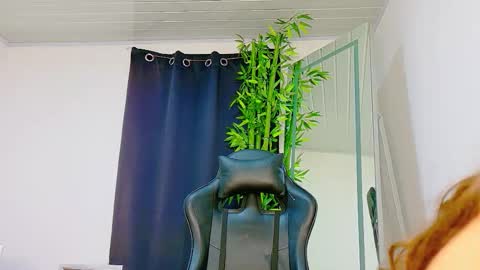 Snapshot of prettybunnies08 chatting on December 2025 11:45:01 PM Enzo Denis online show from December 2025 11:45:01 PM