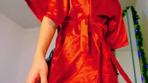 Snapshot of prettybunnies08 chatting on December 2025 02:05:02 AM Enzo Denis online show from December 2025 02:05:02 AM