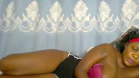 SHANIA online show from November 2025 08:11:01 PM