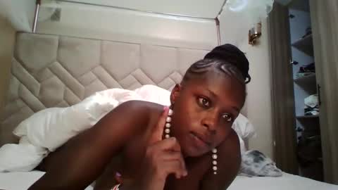 prettydulce online show from January 2026 04:01:01 PM