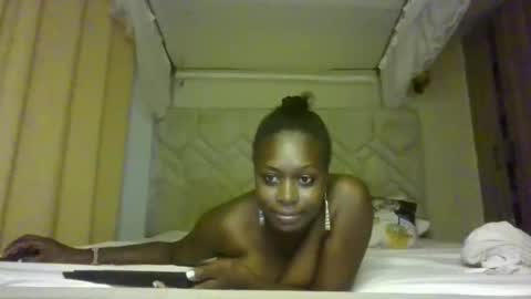 Snapshot of prettydulce chatting on March 2026 04:08:02 AM prettydulce online show from March 2026 04:08:02 AM