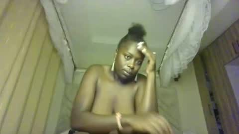 Snapshot of prettydulce chatting on March 2026 03:33:01 AM prettydulce online show from March 2026 03:33:01 AM