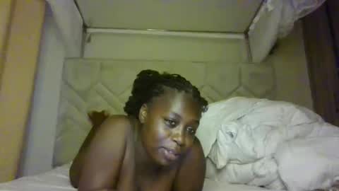 Snapshot of prettydulce chatting on April 2026 04:02:02 AM prettydulce online show from April 2026 04:02:02 AM