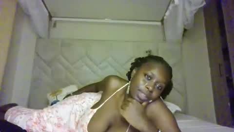 Snapshot of prettydulce chatting on April 2026 03:28:02 PM prettydulce online show from April 2026 03:28:02 PM