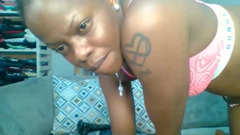 Snapshot of prettyela chatting on October 2025 11:46:01 PM PrettyEla online show from October 2025 11:46:01 PM