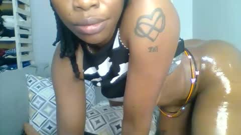 Snapshot of prettyela chatting on November 2025 11:27:01 PM PrettyEla online show from November 2025 11:27:01 PM