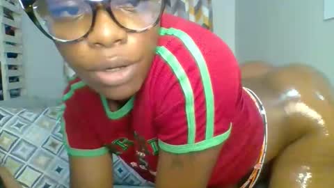 Snapshot of prettyela chatting on February 2026 12:29:01 AM PrettyEla online show from February 2026 12:29:01 AM