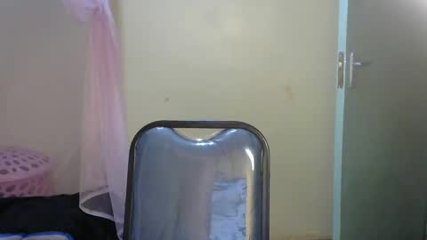 Snapshot of prettyelli chatting on December 2024 04:51:02 PM Elii online show from December 2024 04:51:02 PM