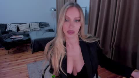 Snapshot of prettyk1ller chatting on April 2026 12:44:01 AM Eva online show from April 2026 12:44:01 AM