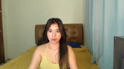 Snapshot of prettylicious_girl chatting on April 2026 01:03:01 AM precious online show from April 2026 01:03:01 AM