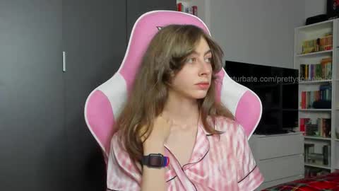 Sophie  next stream will be at Monday  i will wait you guys  online show from October 2025 06:15:01 PM
