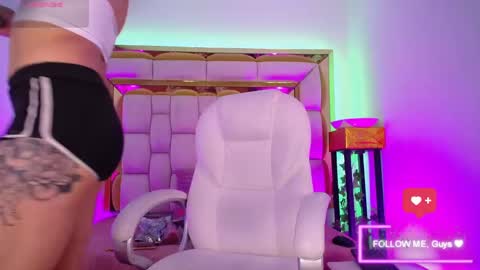 Snapshot of princess_helena_ chatting on February 2025 12:43:01 AM princess helena online show from February 2025 12:43:01 AM