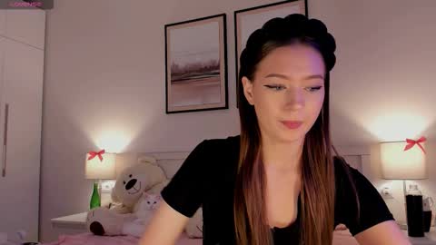 Princess Diana online show from November 2025 07:17:01 PM