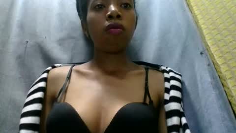prisca880319 online show from May 2026 05:26:02 AM