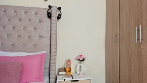 Profana Red online show from December 2024 12:38:01 AM