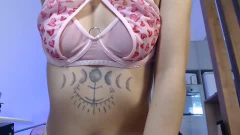 Lua Sekmet online show from October 2025 07:53:02 PM