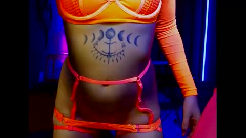 Lua Sekmet online show from November 2025 03:04:01 AM