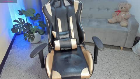 Snapshot of prvncessa_10 chatting on January 2025 07:25:01 AM INDEPENDENT MODEL online show from January 2025 07:25:01 AM