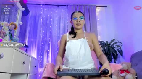 Snapshot of prvncessa_10 chatting on November 2025 05:20:01 AM INDEPENDENT MODEL online show from November 2025 05:20:01 AM