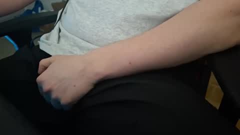 Snapshot of pryli27 chatting on April 2026 10:40:02 PM pryli27 online show from April 2026 10:40:02 PM