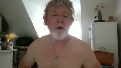 Snapshot of ptitrouquin chatting on September 2025 07:10:02 AM ptitrouquin online show from September 2025 07:10:02 AM